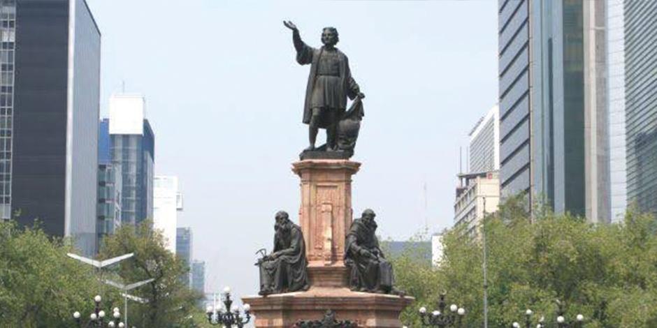 La estatua  tiene antecedente histórico en el gobierno del emperador Maximiliano de Habsburgo.