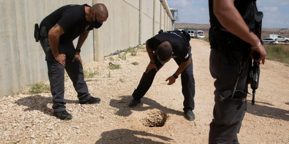 En medios internacionales trascendieron las imágenes del pequeño agujero por donde presuntamente escaparon los seis prisioneros palestinos de una prisión de máxima seguridad en Israel.