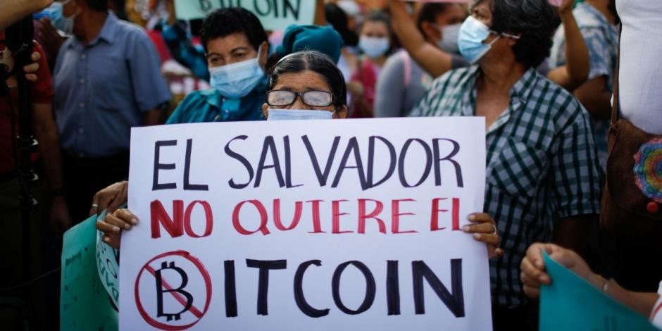 Más de mil personas protestaron contra el uso de Bitcoin como moneda de curso legal, en San Salvador, El Salvador.