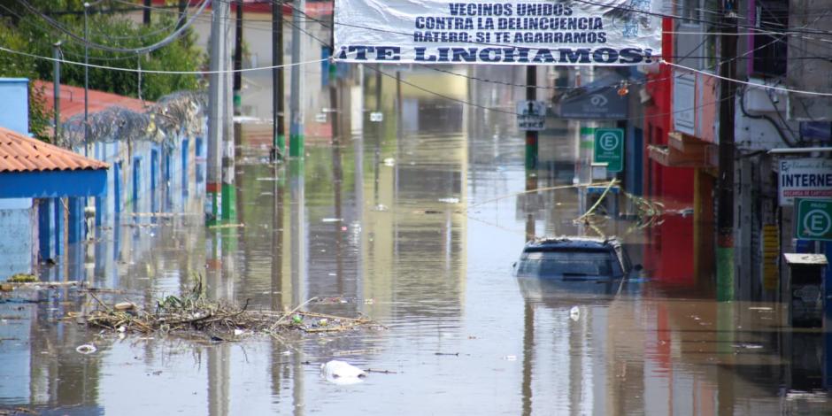 Calles y avenidas de Tula permanecían inundadas este miércoles, horas después del desbordamiento del afluente.