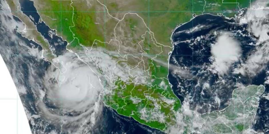 El Servicio Metereológico Nacional prevé que el huracán Olaf toque tierra este jueves.