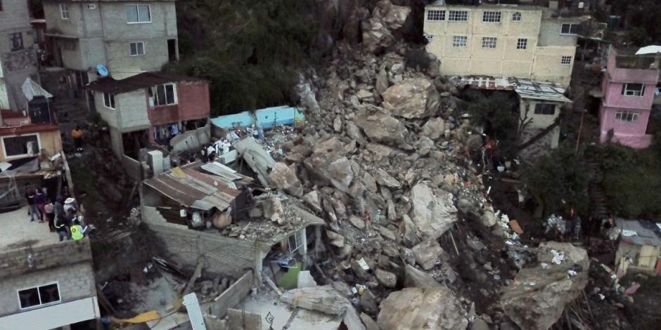 Toma aérea del deslave de una parte del Cerro del Chiquihuite en donde continúan las labores de rescate: al menos 10 personas se encuentran desaparecidas.