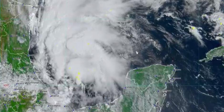 El centro de la tormenta tropical "Nicholas" se localizó a 205 kilómetros al noreste del Puerto de Veracruz y se desplaza a una velocidad de 20 kilómetros por hora.
