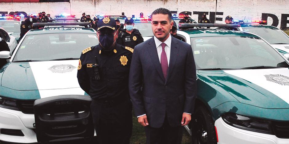 Con la entrega de 191 patrullas, que reforzarán la seguridad en Miguel Hidalgo, Álvaro Obregón, Gustavo A. Madero y Cuauhtémoc, se inició el plan de cuadrantes prioritarios.