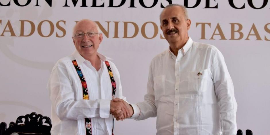 Ken Salazar se reúne con el gobernador de Tabasco, Carlos Manuel Merino Campos.