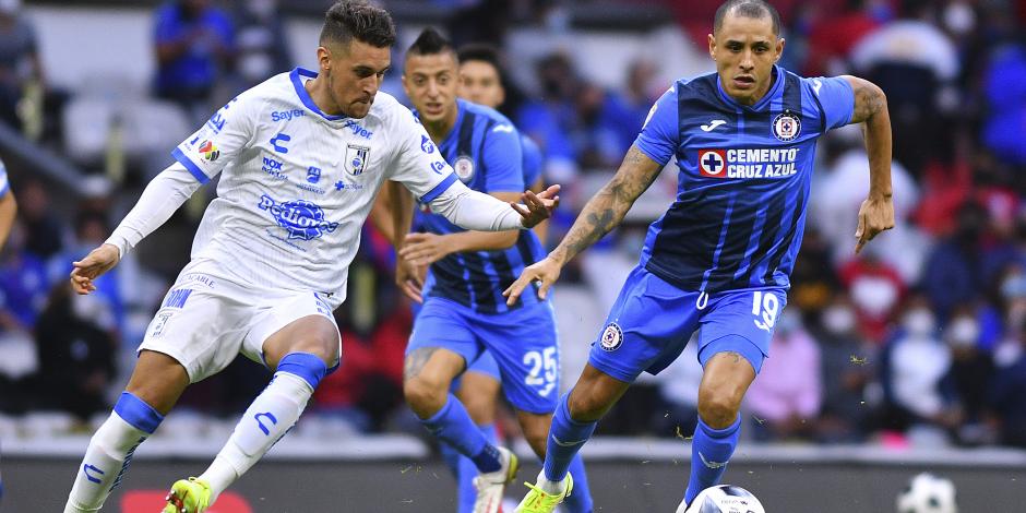 Una acción del duelo entre Cruz Azul y Querétaro de la Liga MX