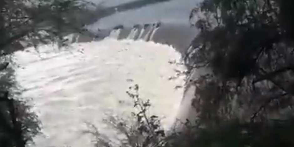 Autoridades emiten alerta para 4 estados por desfogue de presa Zimapán