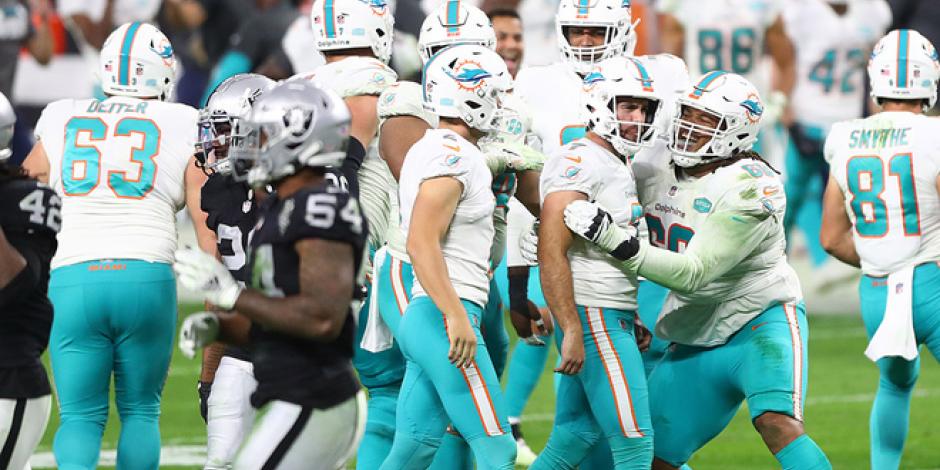 Una acción del Dolphins vs Raiders de la Temporada 2020 de la NFL