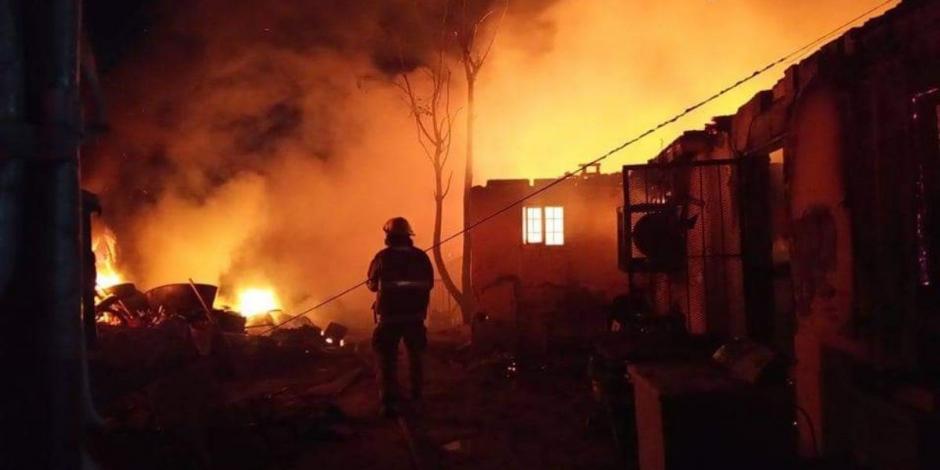 Cuando arribaron las autoridades al lugar, encontraron la casa incendiada con seis personas calcinadas en su interior.