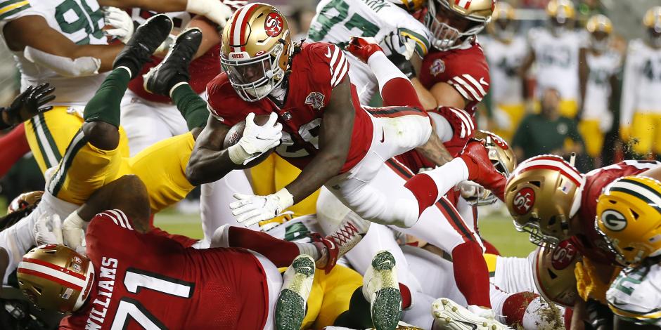 Una acción del duelo entre Packers y 49ers de la Semana 3 de la NFL