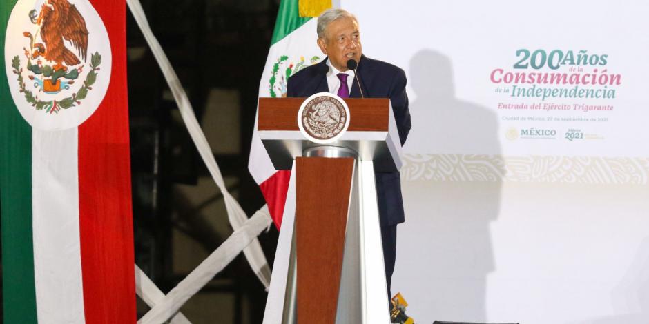 Andrés Manuel López Obrador, presidente de México, encabeza la conmemoración por los 200 años de la Consumación de la Independencia en el Zócalo