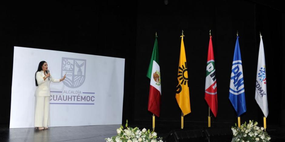 Sandra Cuevas presenta la nueva imagen de la Cuauhtémoc sin colores partidistas