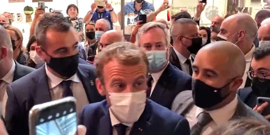 El joven lanzó un huevo al presidente de Francia Emmanuel Macron, y ahora está en una clínica psiquiátrica