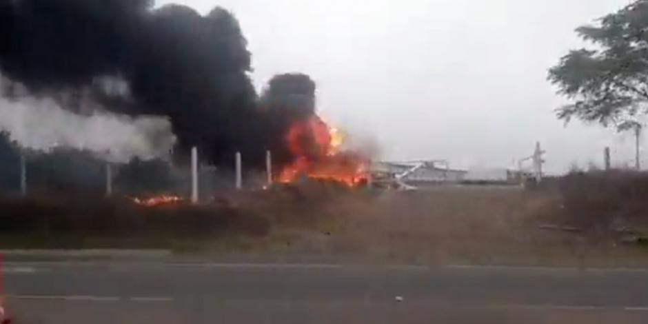 Incendio provocado por la caída de una avioneta en el municipio de San Rafael en Veracruz.