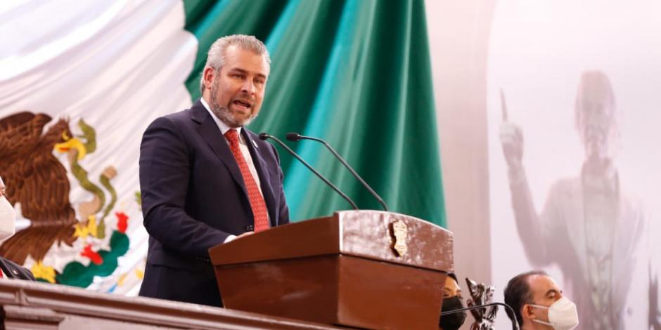 Alfredo Ramírez Bedolla toma protesta como gobernador de Michoacán.