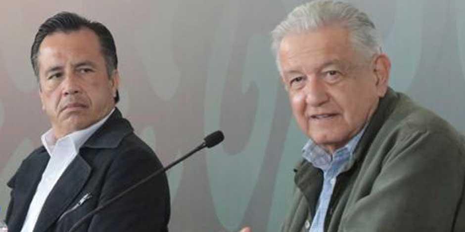 Cuitláhuac García, gobernador de Veracruz y el Presidente Andrés Manuel López Obrador al presentar los avances del plan de apoyo a personas afectadas por el Huracán Grace en Veracruz
