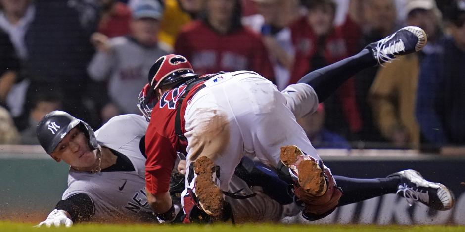 Aaron Judge se desliza en el duelo entre Yankees vs Red Sox, de la MLB