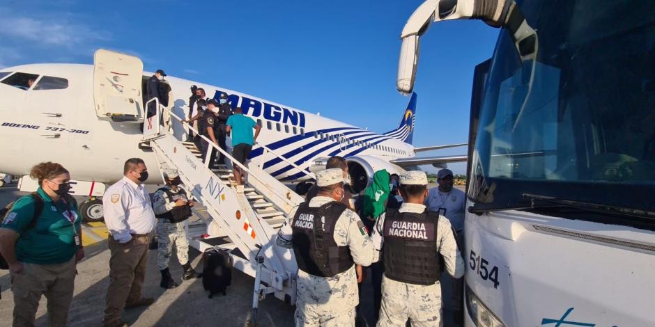 El vuelo con 129 migrantes de Haití partió de Tapachula, Chiapas.