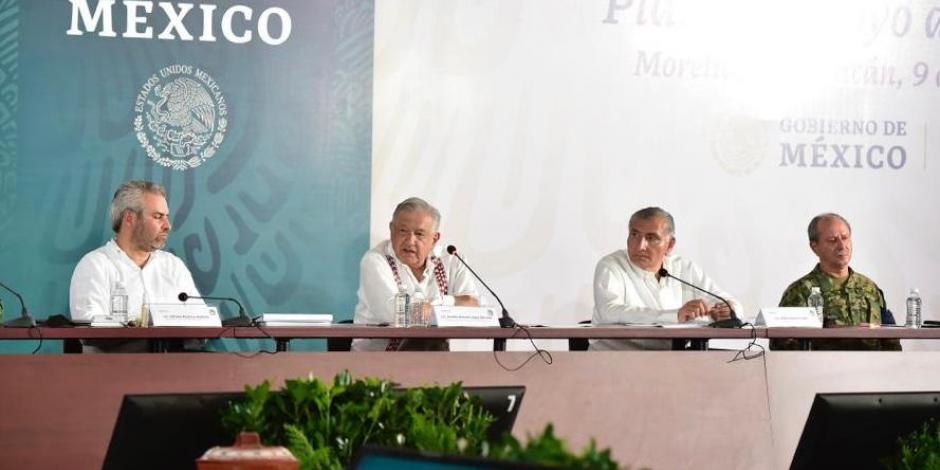 AMLO también adelantó que pronto se trasladarán las instalaciones del IMSS a Morelia, Michoacán.