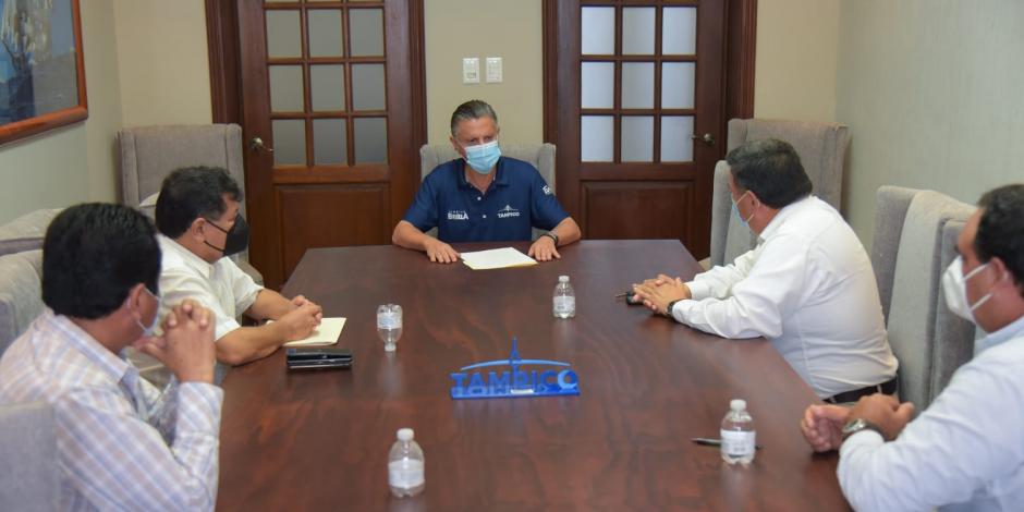 Jesús Nader con representantes de la Cámara Mexicana de la Industria de la Construcción.