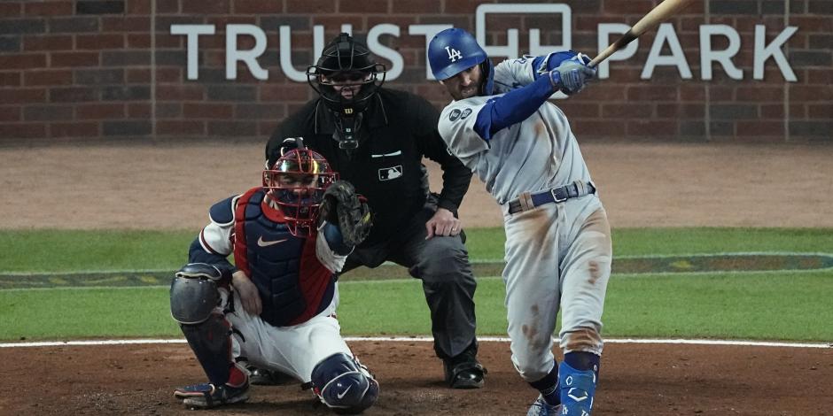 Una acción del duelo entre Los Ángeles Dodgers y los Atlanta Braves de la MLB