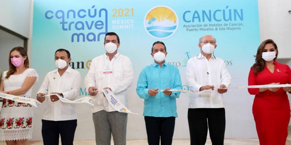 El gobernador Carlos Joaquín durante la inauguración de la XXXIII edición del Cancún Travel Mart México Summit 2021.