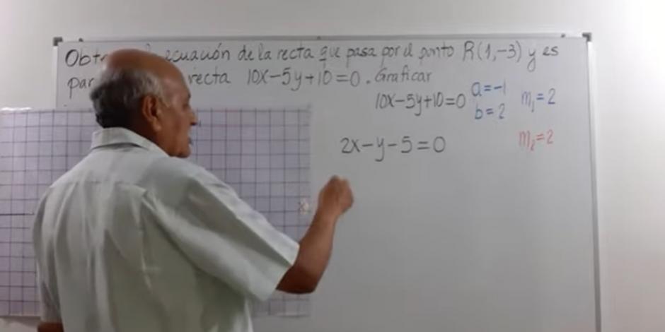 Maestro da clases de matemáticas en YouTube y le agradecen miles
