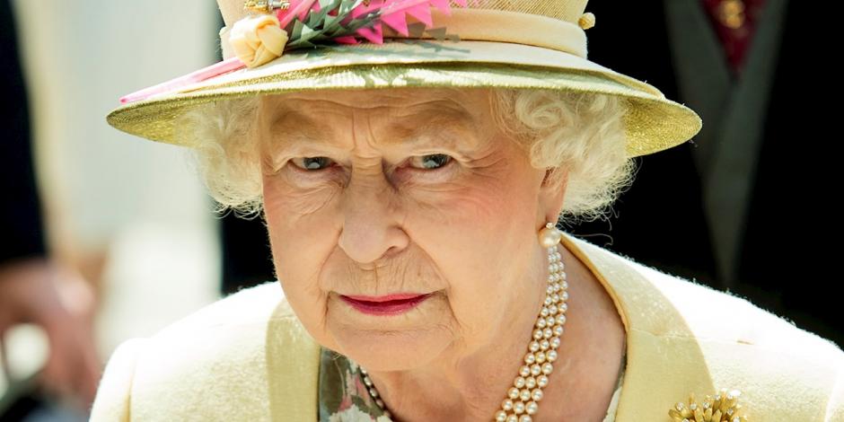 La reina Isabel II rechaza el premio llamado 'Viejita del año' que le dio una revista