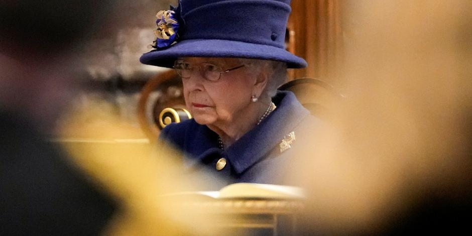 Tras pasar una noche hospitalizada, la reina Isabel II realiza “tareas livianas”.