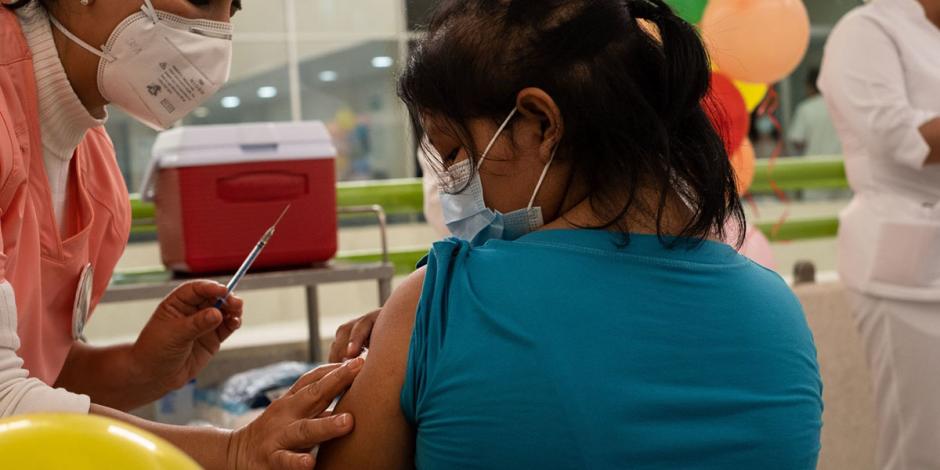 La Secretaría de Salud prevé que toda la población mayor a 18 años, tenga al menos una dosis de la vacuna contra COVID-19 para el 31 de octubre.