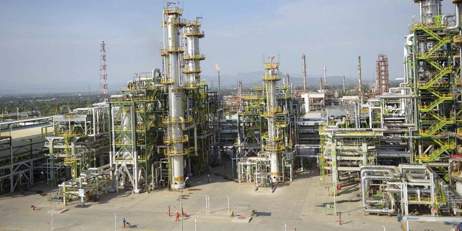 La refinería de Tula en Hidalgo reanudó su producción luego de un paro de tres semanas ocasionado por las protestas de maestros en Michoacán que bloquearon las vías de transporte del combustóleo.