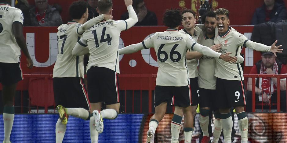 Jugadores del Liverpool celebran un gol ante el Manchester United