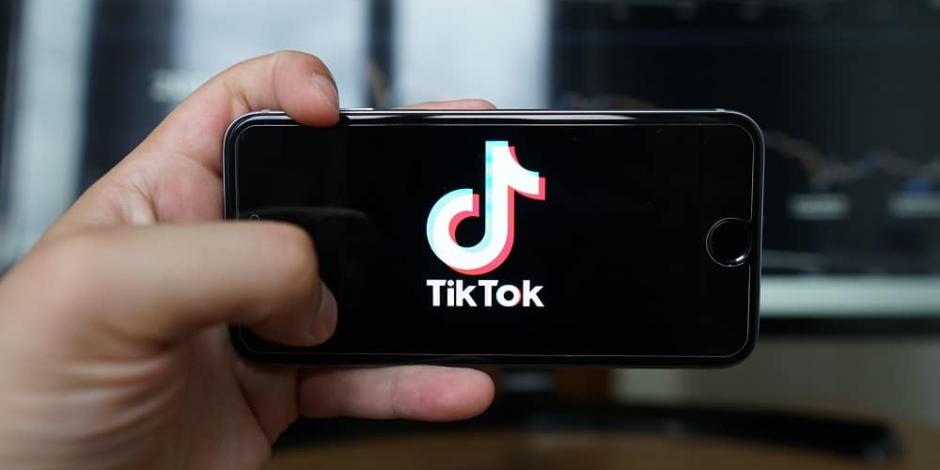 Aumentan tics nerviosos en jóvenes e investigan relación posible con influencers de TikTok