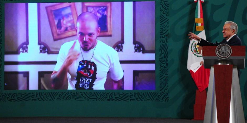 AMLO pide reproducir canción de Calle 13 en conferencia matutina de este lunes.