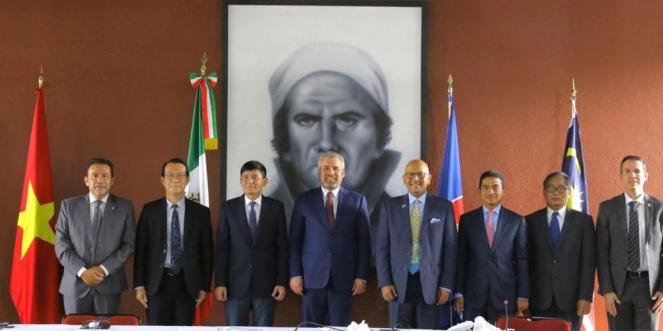 El Gobernador de Michoacán con embajadores de la Asociación de Naciones del Sureste Asiático.
