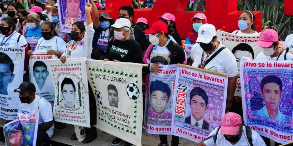La imagen de archivo corresponde a la marcha realizada con motivo del séptimo aniversario de la desaparción de los 43 normalistas de Ayotzinapa, realizada el pasado 26 de septiembre de 2021