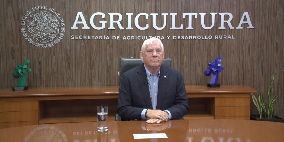 El secretario de Agricultura y Desarrollo Rural, Víctor Villalobos Arámbula, destacó que se espera que el volumen de producción de carne de ave para finales de este 2021 sea de 3.65 millones de toneladas.