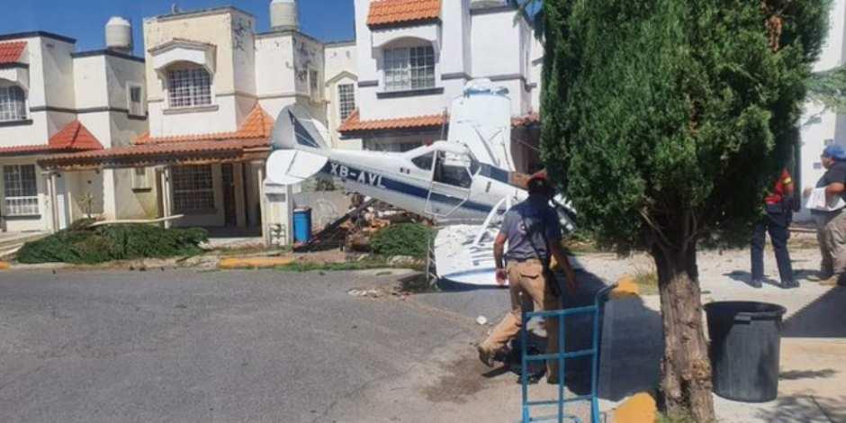 Una avioneta fumigadora se desplomó en la colonia Gran Hacienda, calle Quinta Real las Magnolias, Celaya, Guanajuato.