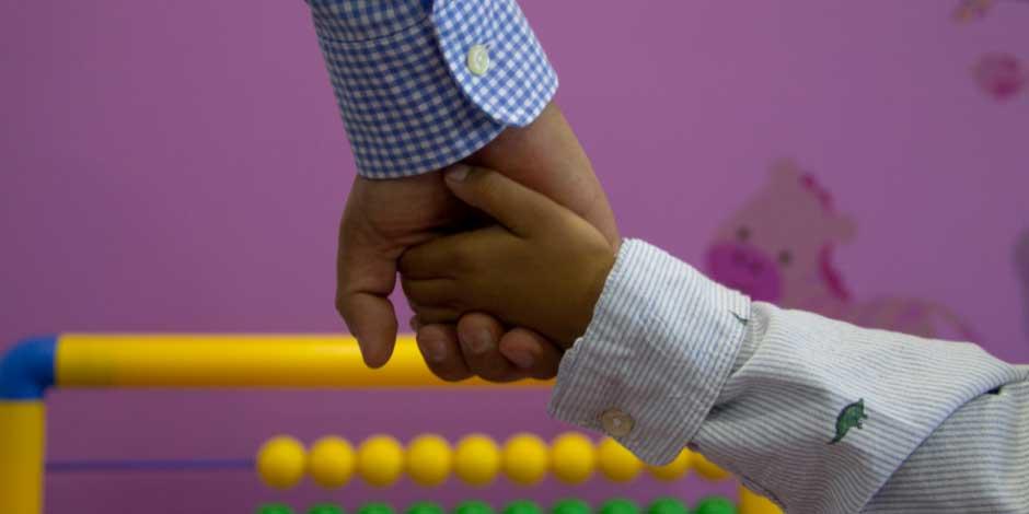 Pareja homoparental logra adopción de menor en Morelos