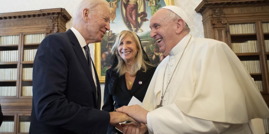Biden y el Papa Francisco, ayer en el Vaticano.