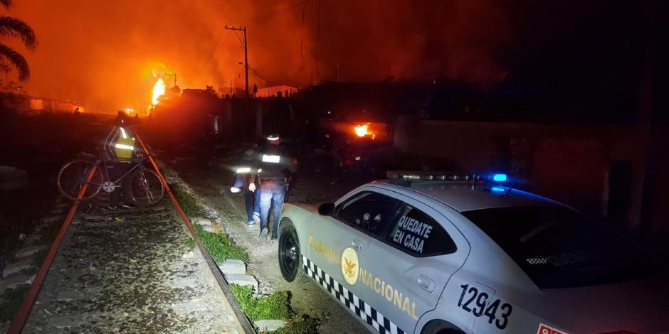 El personal de la Guardia Nacional implementó el Plan de Asistencia a la Sociedad en Casos de Emergencia en San Pablo Xochimehuacan, Puebla, a raíz de la explosión provocada por una toma clandestina de gas LP