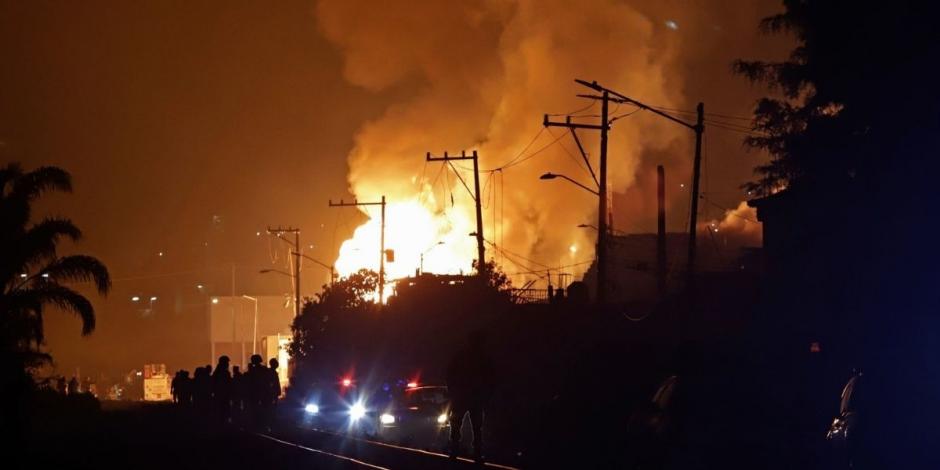 Una fuga en una toma clandestina de gasolina causó una explosión en San Pablo Xochimehuacán, Puebla.