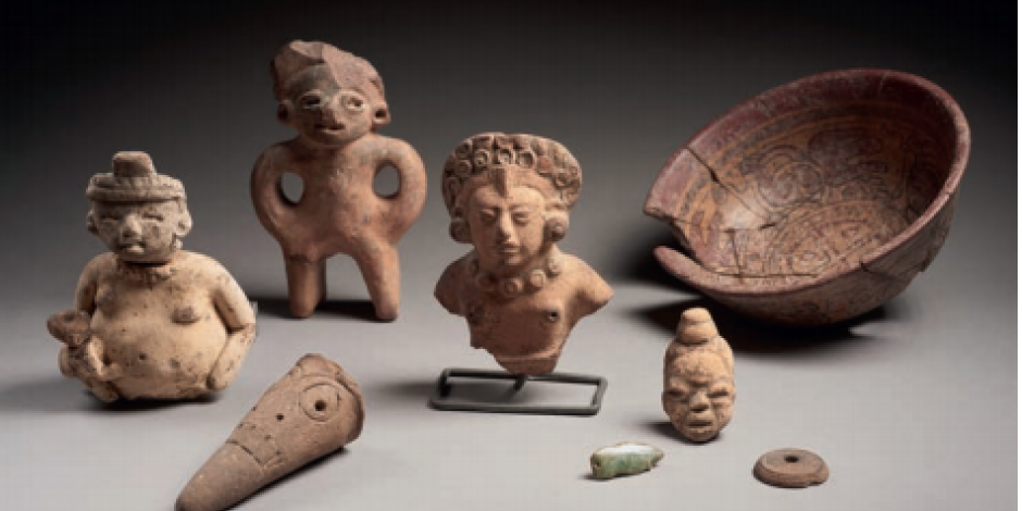 Piezas de la cultura maya forman parte de la subasta en París.