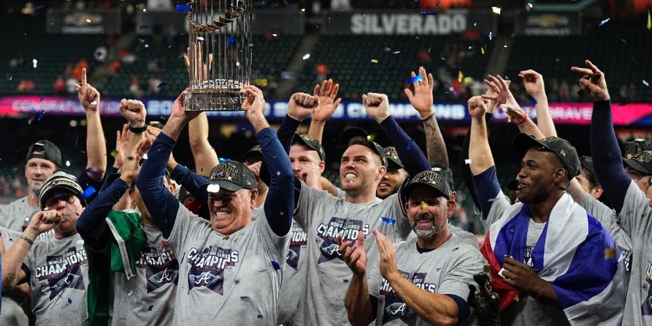 Jugadores de los Braves celebran el título de la Serie Mundial de la MLB