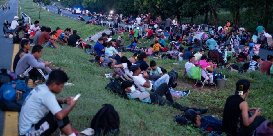 Integrantes de la caravana migrante arribaron a la localidad de Pijijiapan, Chiapas, para descansar tras 20 kilómetros de caminata con rumbo a la Ciudad de México.