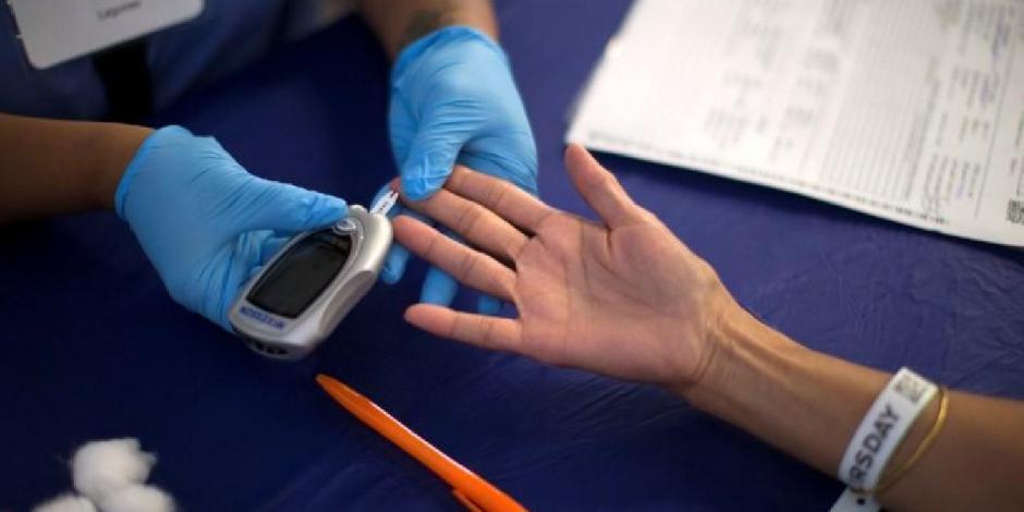 Los investigadores señalaron que la diabetes parece ser "un potente factor de riesgo" para COVID largo.