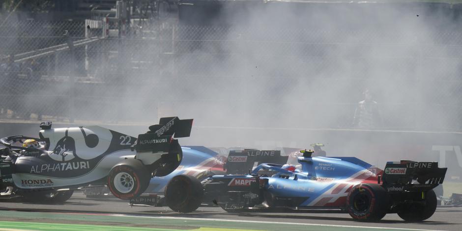 Una imagen del accidente en la primera curva del GP de México de la F1