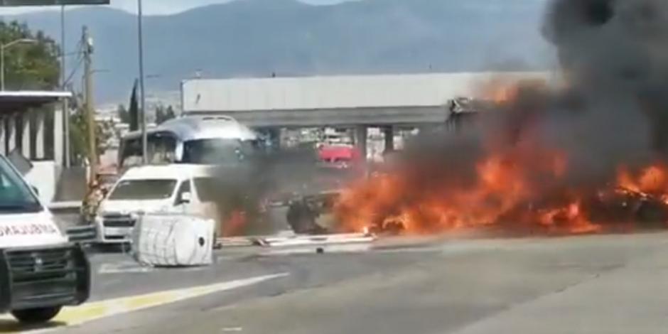 Ayer sábado 6 de noviembre, se registró un accidente en la autopista México-Puebla, luego de que un camión de carga impactó con alrededor 10 vehículos.
