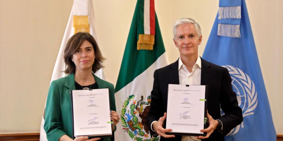 Belén Sanz, representante de ONU-Mujeres, y Alfredo Del Mazo, ayer.