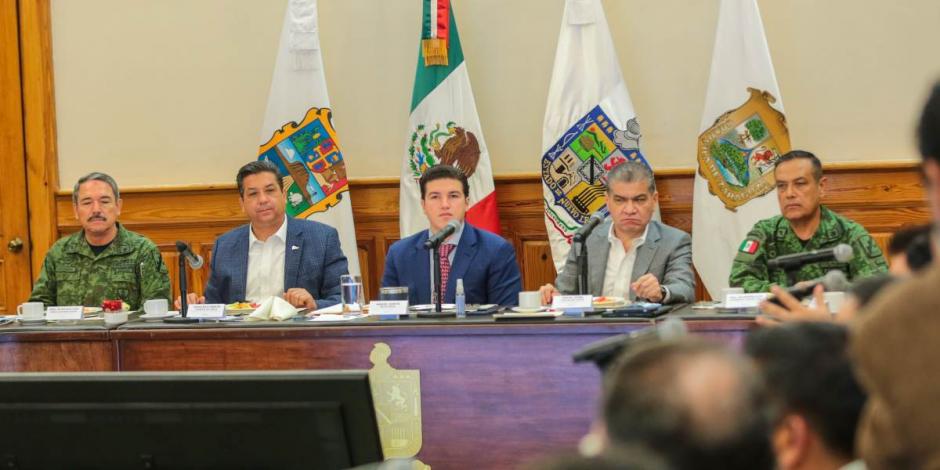 Los gobernadores de Tamaulipas, Nuevo León y Coahuila refrendaron su compromiso de continuar con el fortalecimiento de la seguridad pública.